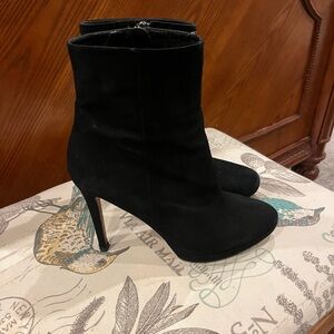 Black suede Chelsea heels size 6B